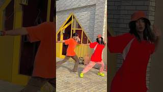 Koi mil Gaya / Udit Narayan / Urwashi model / Hrithik Roshan / Preity Chopra ￼/ dance / Raja dancer