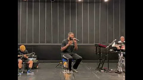 Khalid singing rain swv cover backstage at rehearsal