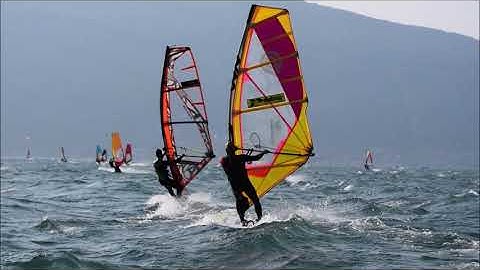 Windsurf in slow motion: Speed jibe