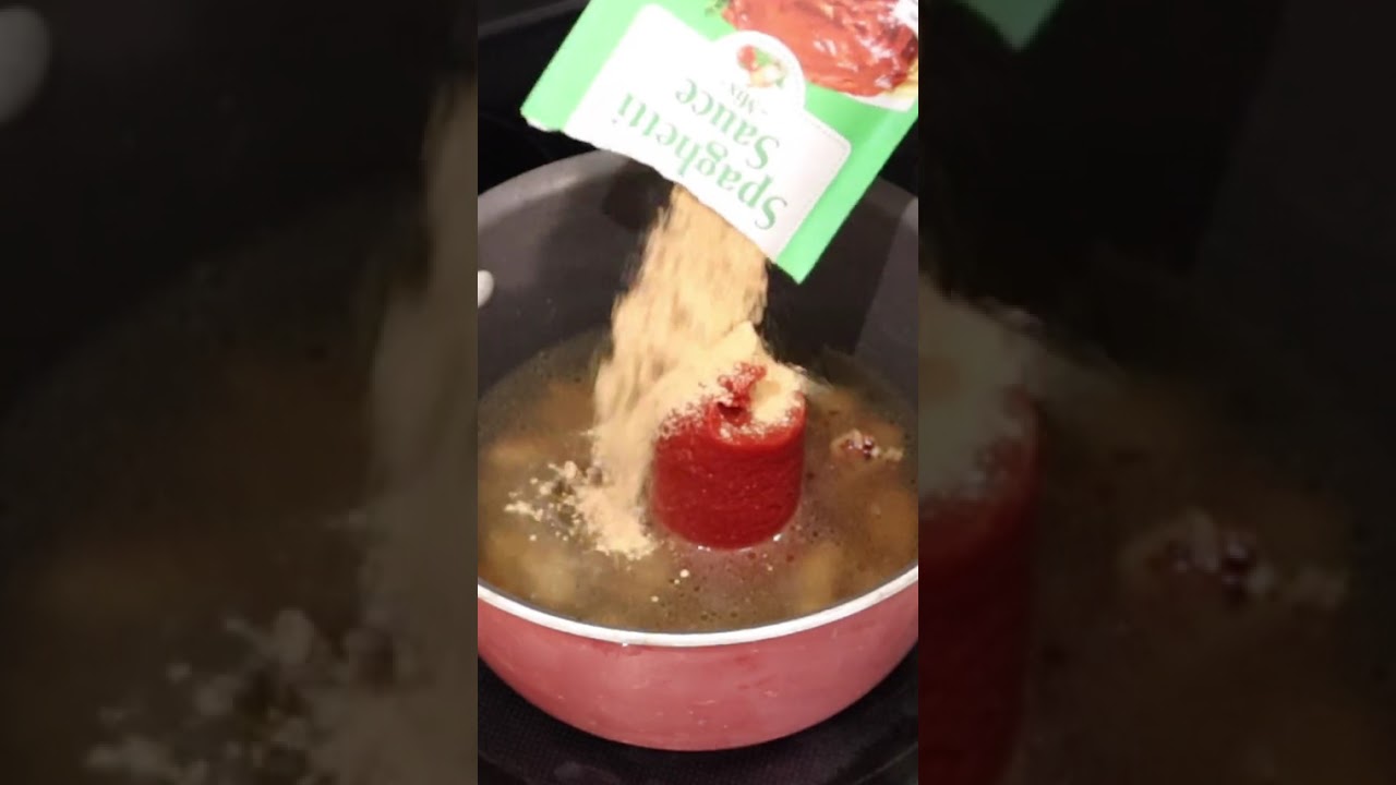 ספגטי ברוטב נקניקיות