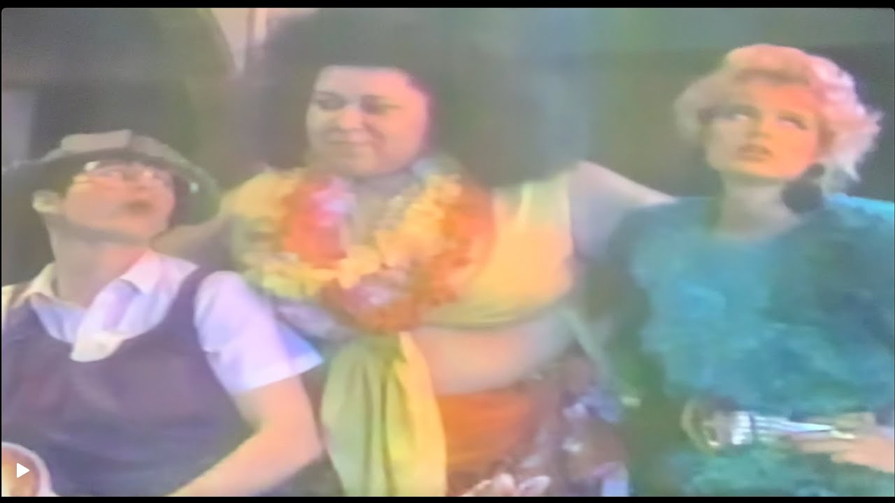 VICKY VICTORY CHEERLEADER LIFE IN THE GLOW HOUSE MOUNTAIN FIJI SHERLOCK ZELDA REALITY GLOW WRESTLING