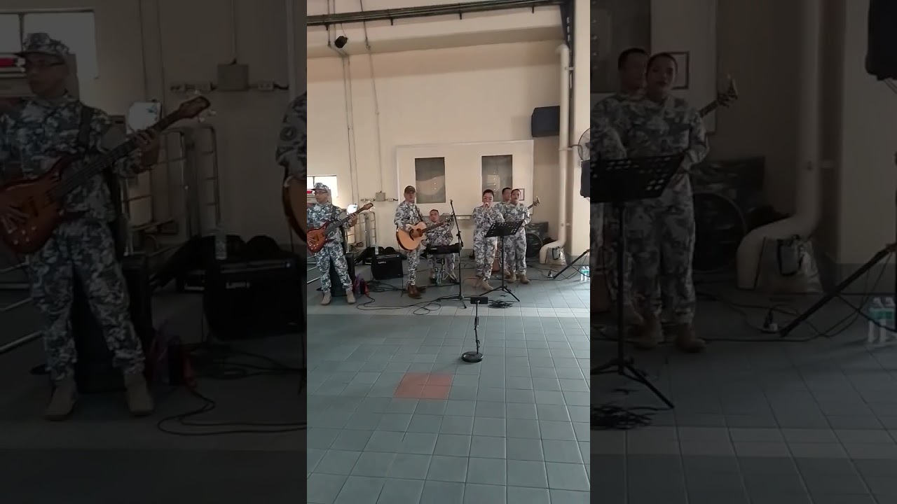 Coast Guard at MRT Shaw Boulevard they shared their Beautiful Voice On Valentine's day ❤️❤️❤️