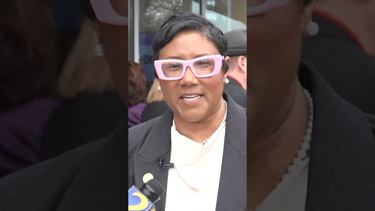 Генеральный директор Кокран-Джонсон выступила с докладом о транспорте и логистике в Техническом к...