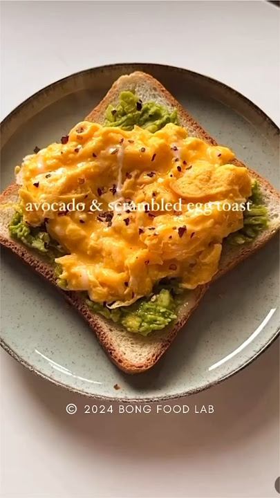 Avocado and Scrambled Egg Toast!! Healthy breakfast Idea !!