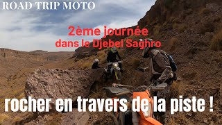 Un Rocher En Travers De La Piste Le Second Jour Dans Le Djebel Saghro Au Maroc En Honda Crf 250