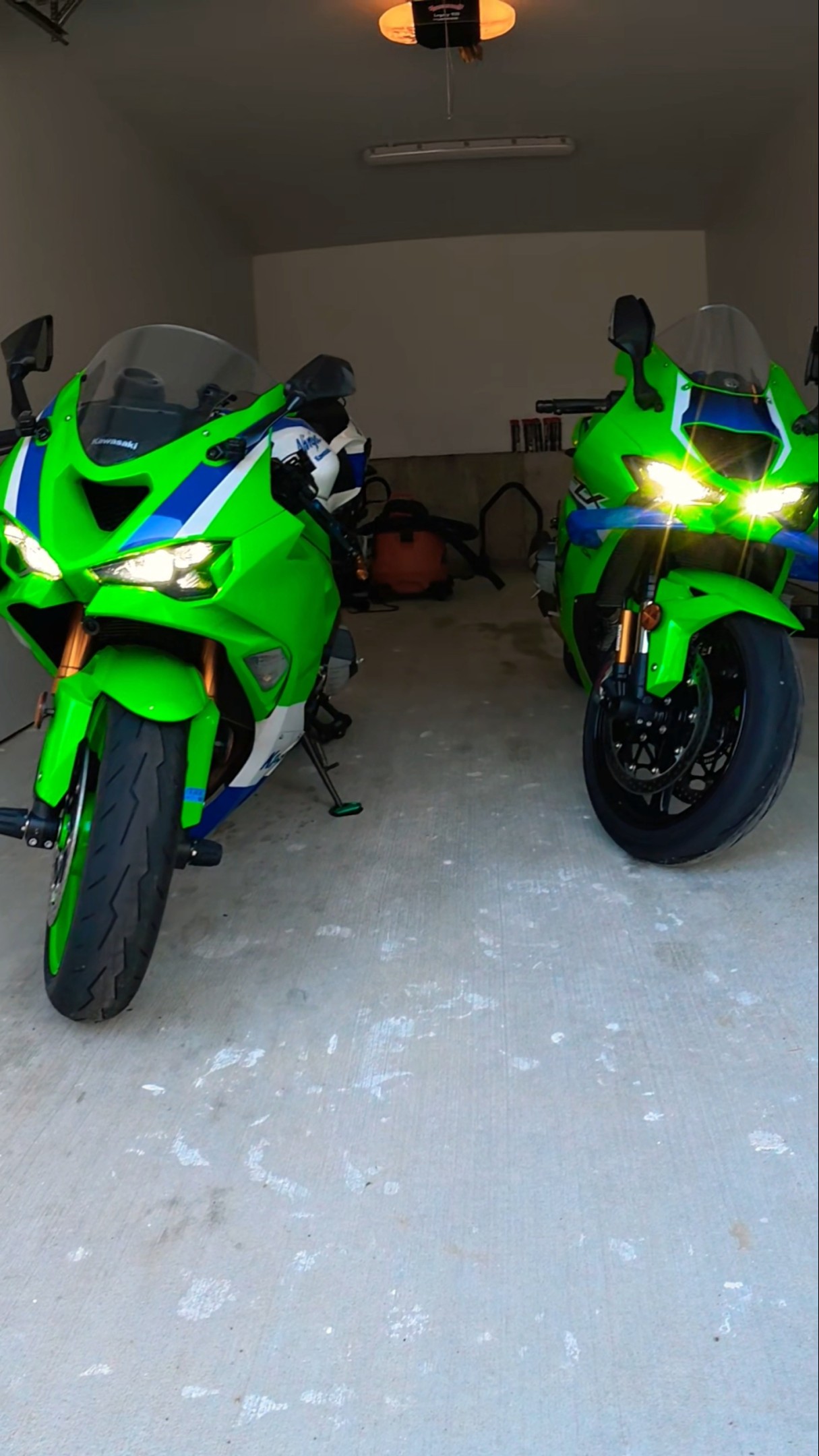ZX-6R vs ZX-10R Sound - YouTube