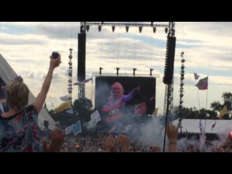 Dolly Parton @ Glastonbury 2014 - 9 to 5