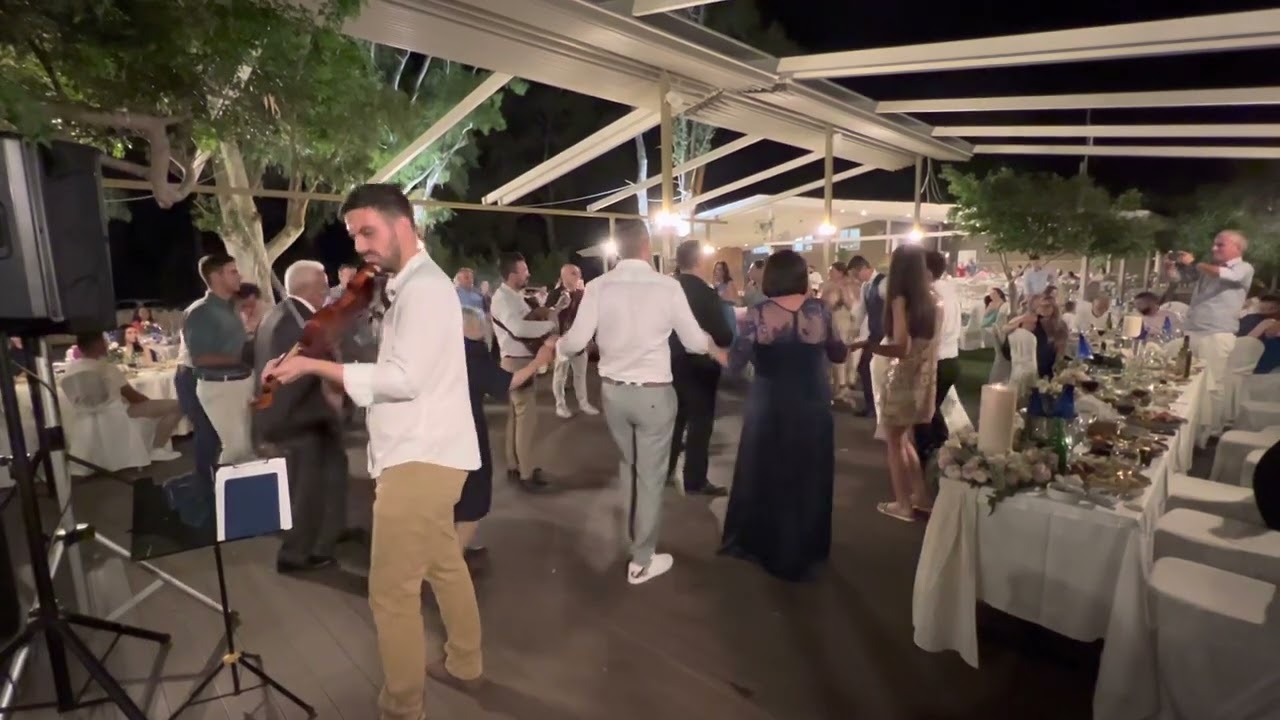 Γάμος - Γαμπρός λεβέντης χορεύει το Έβγα μάνα μου να δεις - Live Κώστας Μήτσης & Βασ. Μπακαγιάννης