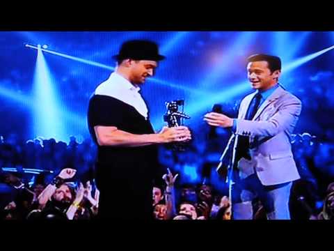 Бейне: MTV Video Music Awards 2013 ең нашар суреттері