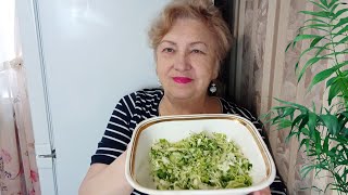 Салат весенний,витаминный и очень вкусный. И ,главное,готовится очень быстро.