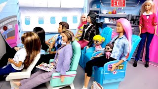 Viaje en Avion con Bebe Goldie y Titi  Aventuras con Muñecas