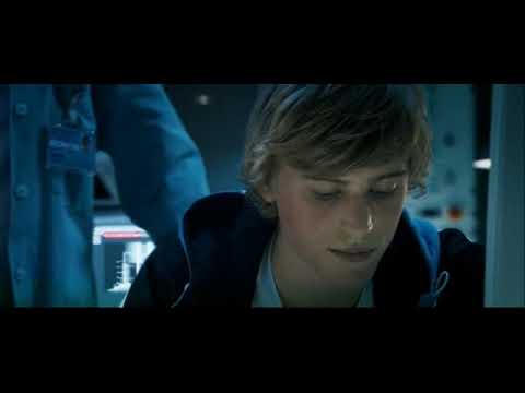 DOCHTER SCHOONMAAKSTER NEEMT OP IN HET CHINEES… EN REDT HET GROOTSTE CONTRACT VAN MILJONAIR-CEO