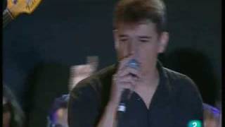 Danza Invisible - De Alguna Manera (Someday, Someway) - MotoGP En Concierto Valencia 2009 (HQ)