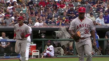 LAA@CLE: Valdez escapes a bases-loaded jam