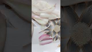 kisny meri trhn phli br pyaz me sundi dekhi hain?