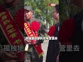 母亲离世，父亲在外务工，新兵入伍没有亲人送行，战友妈妈心疼落泪拥抱安慰