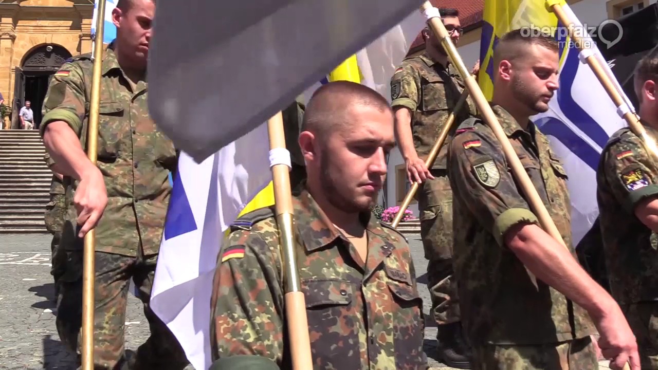 Bundeswehrsoldaten pilgern zum Bergfest in Amberg