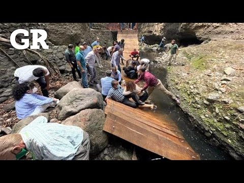 Caen Edil de Cuernavaca y acompañantes de puente colgante