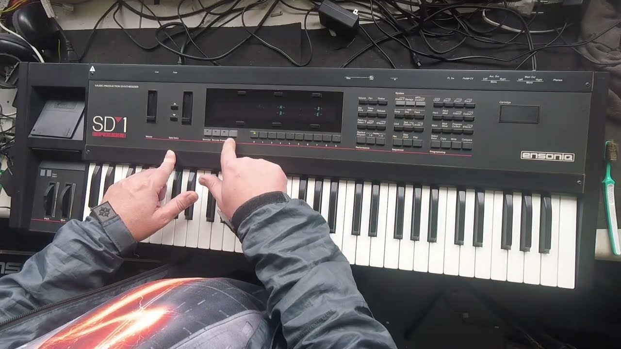 Ensoniq SD-1 32 Voice - YouTube