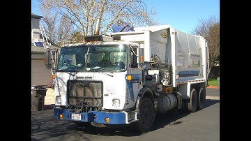 Concord Disposal Autocar WX64 Labrie Automizer on Recycle