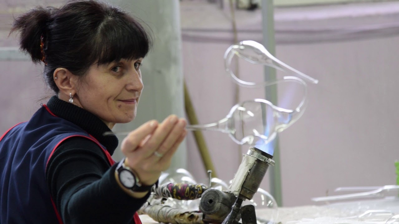 Фабрика ёлочных игрушек. Россия. Брянская область. Город Карачев. - YouTube