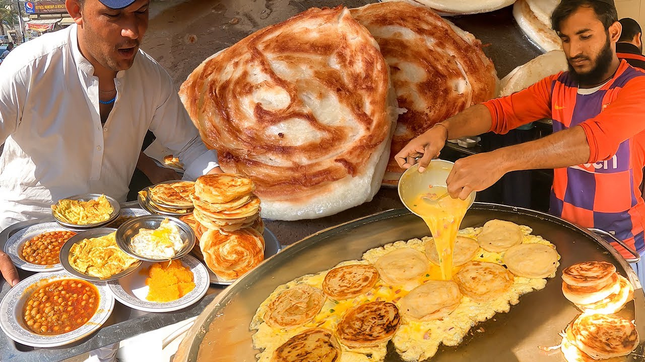 Biggest Egg Omelet Making | Paratha Egg Omelette Maker Of Karachi. Anda Paratha Street Food Pakistan