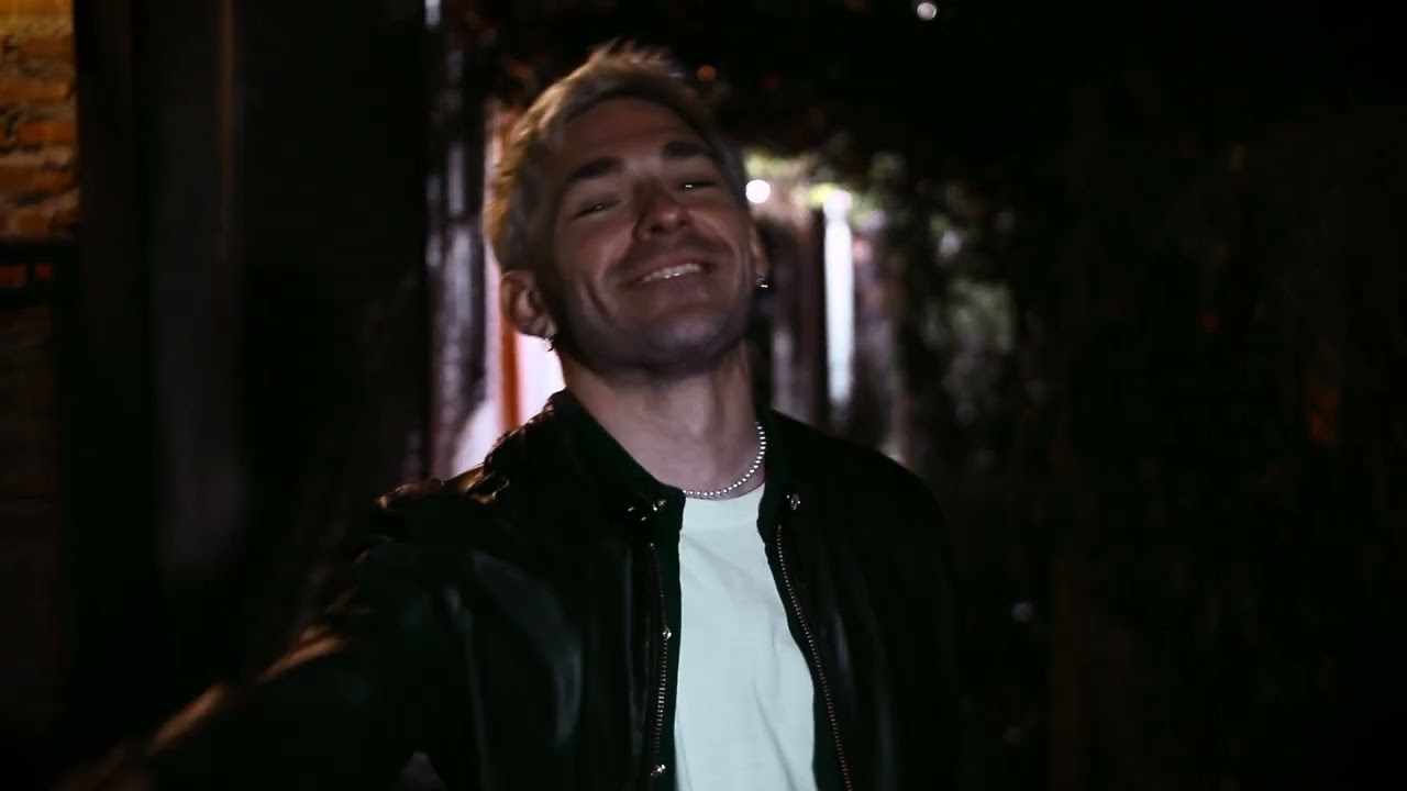 Hotel Paranoia - Hasta que salga el sol - Ft. Beto Olguín (Los Pérez García) Videoclip Oficial