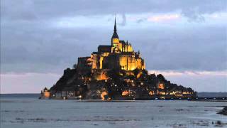 Le mont Saint Michel pendant la marée du siécle