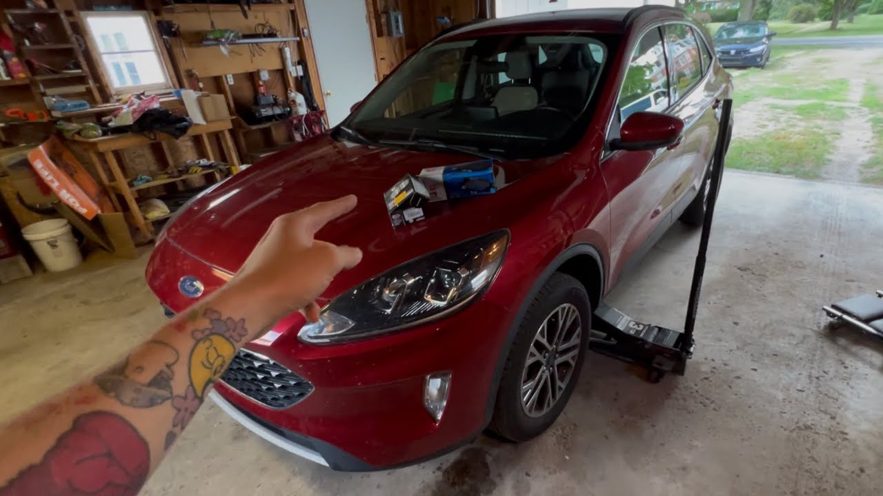 Как заменить тормозные колодки на Ford Escape (2020-2025)