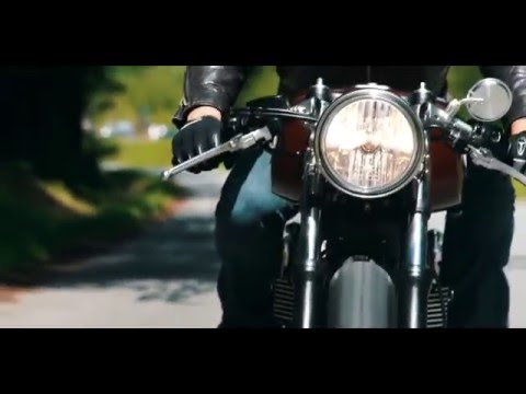 Видео: Райан Рейнольдс катается на мотоциклах?