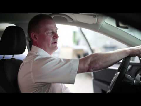 Video: Jak odstraníte sedadlo řidiče na Hondě Odyssey?
