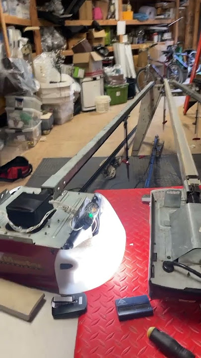 Liftmaster 3585P Vs Liftmaster 3840 #liftmaster #garagedoor #garagedoors #garagedooropener