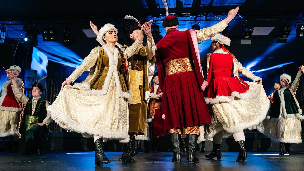 BÓG SIĘ RODZI - KLT - kolęda z tańcem (polonez)