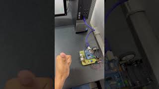 Práctica 15 - Sensor Ultrasónico HC-SR04-Luz led al hacercar algo