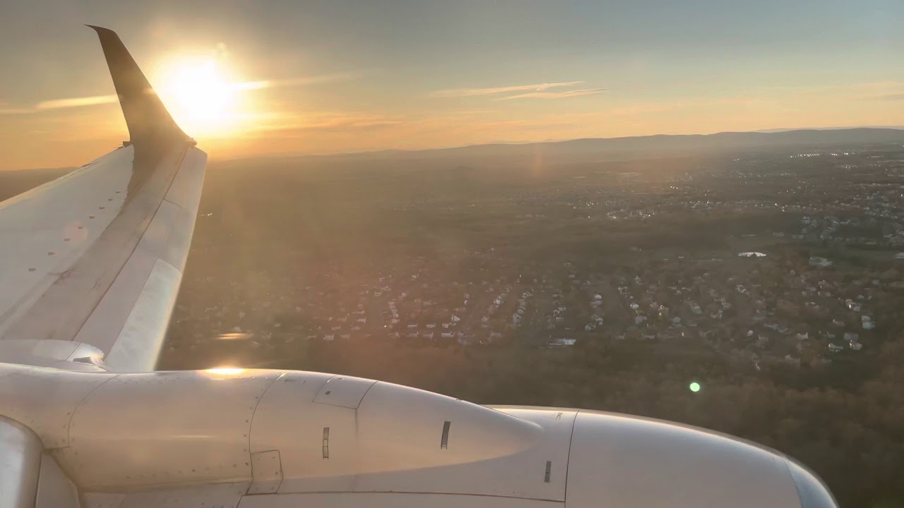 United 737-800 Landing in Washington Dulles (IAD)