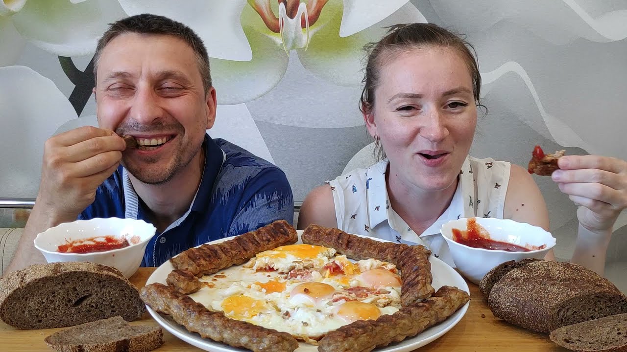 МУКБАНГ ЯИЧНИЦА И ЧЕВАПЧИЧИ НА ЗАВТРАК | MUKBANG SCRAMBLED EGGS AND CHEVAPCHICHI FOR BREAKFAST