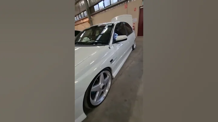 clean vz commodore build with a surprise in the back 😏