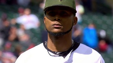 HOU@MIN: Santana induces groundout to escape jam