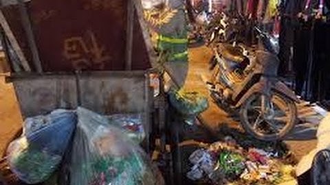 Công nhân môi trường “oằn” lưng vì rác Tết