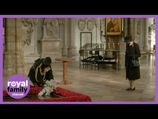 Queen Lays Bouquet for Unknown Warrior at Westminster Abbey class=