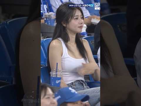 가슴 앞을 쓸어내리며 경기 보는 삼성라이온즈 팬 💙⚾