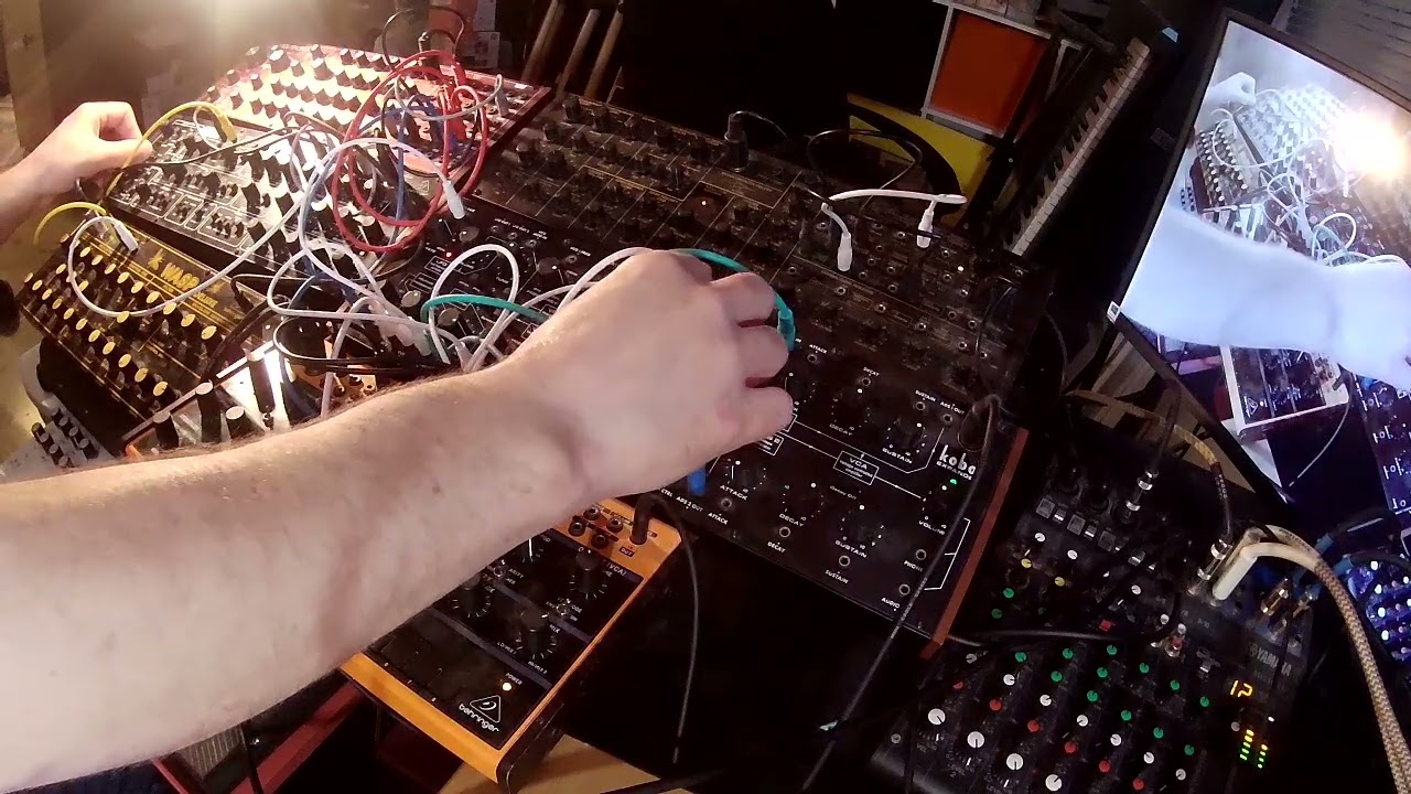 10220252 Dark Synth Ambient Soundscape with filtered drones Big Kobol Expander piece