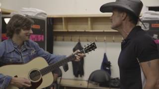 Backstage at Soul2Soul: Tim McGraw and Charlie Worsham cover Glen Campbell "Rhinestone Cowboy" chords