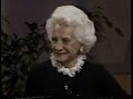 Capture de la vidéo Mary Martin, Dorothy (Mrs. Oscar) Hammerstein--1982 Tv Interview And Song