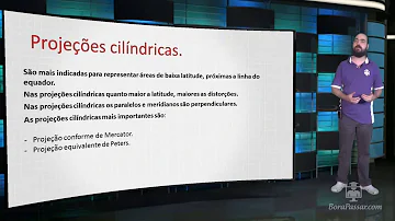 Como é feita a projeção cilíndrica?