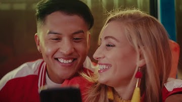 moto e5 - get entertained. non-stop.