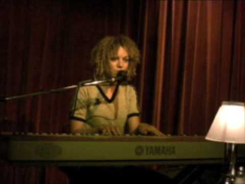 Fay Wolf performing "Yours" at Acoustic Cordiale, LA