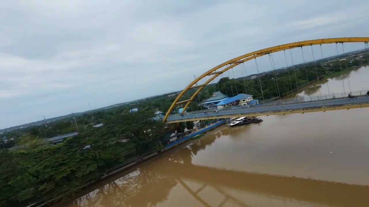 Explore Senapelan dari langit 🦸🌌🏡