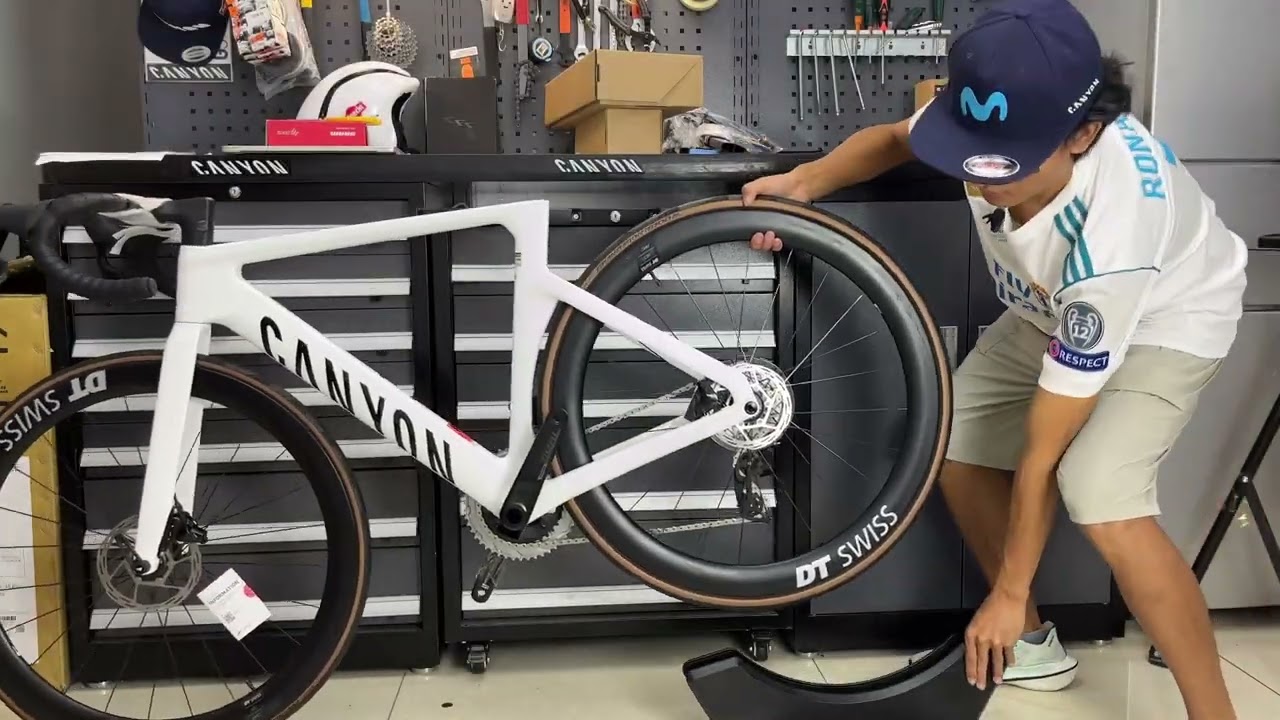 CANYON's new fourth-generation AEROAD - YouTube