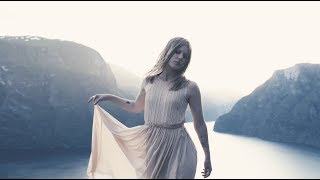 Vignette de la vidéo "MYRKUR - Ulvinde (Official Music Video)"